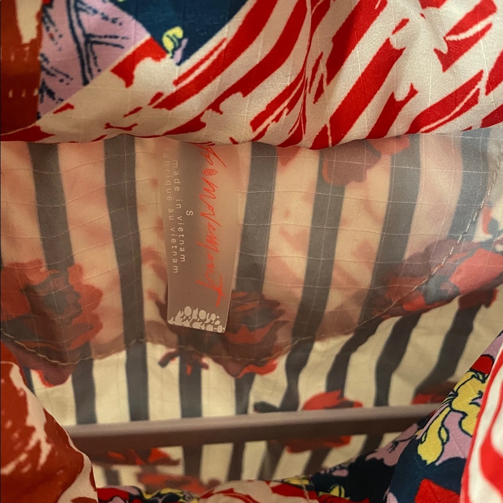 Free People Movement Red and White Floral Vest Sz S. NWT. Box5 - Picture 4 of 6
